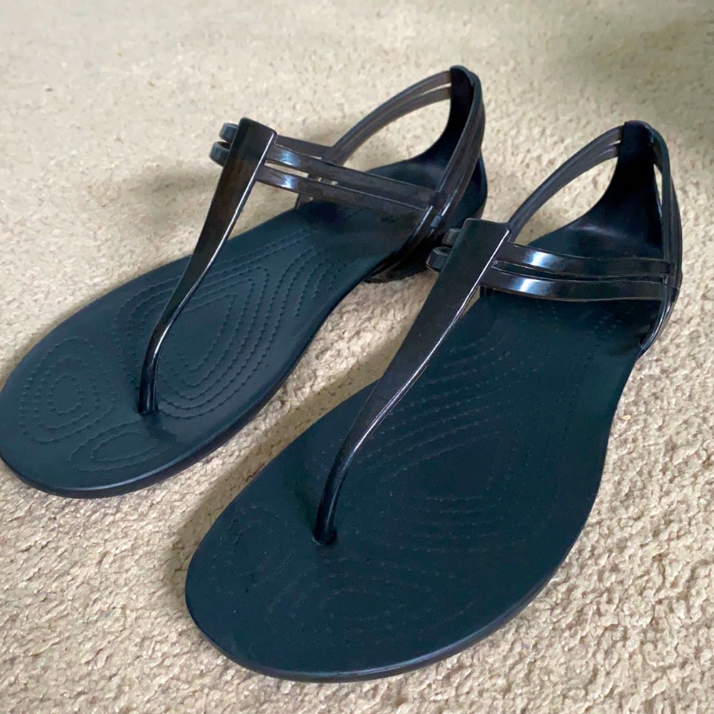 Crocs Women's Isabella T-Strap Sandals size 8